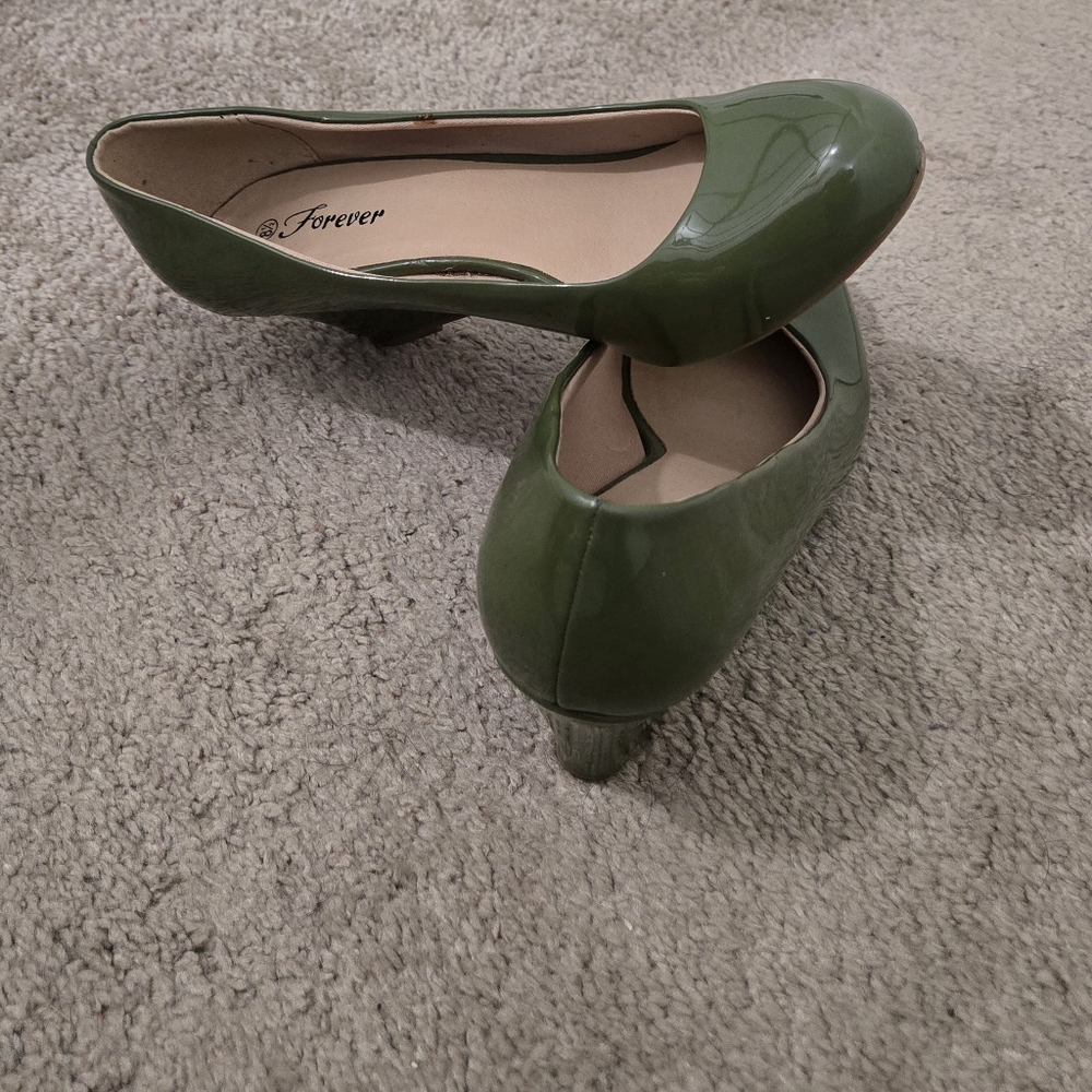 Patent moss green wedge 2 inch pumps size 8.5. Preowned. - Picture 4 of 6